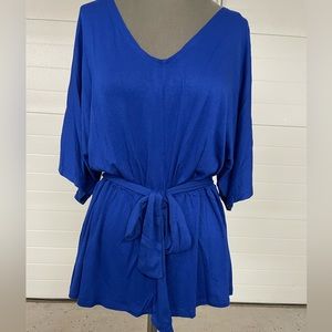 Eye popping tie top. Size XL